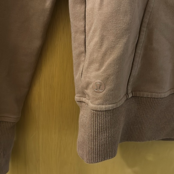 Lululemon Women’s Crew Neck Pocket Sweatshirt Mauve Size 4 - Picture 9 of 9